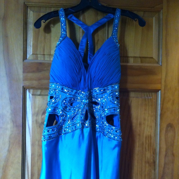 Long blue prom dress