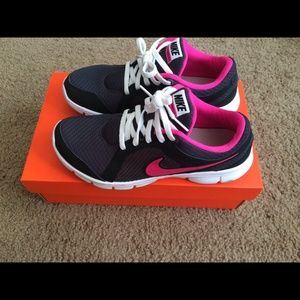 Size 7.5 Black and Pink Nike Shoes (Worn Twice)
