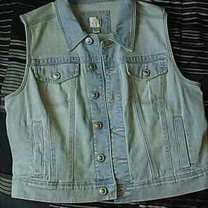 Sleeveless jean jacket
