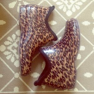 Ankle high water booties!
