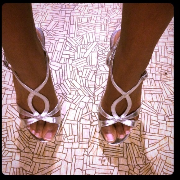 Bakers silver heels size 8 fits a size 7.5 perfect