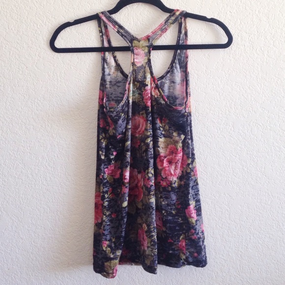 SOLD/Floral Tank Top 🌸 - Picture 2 of 4