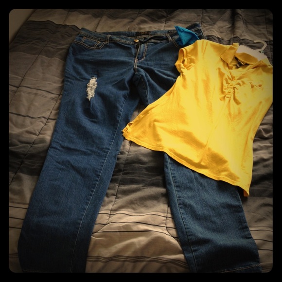 ✨ROCA WEAR JEANS AND SHIRT💛