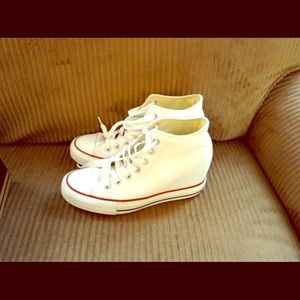 Women's size 8 wedge converse.