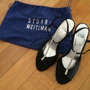 beautiful and NEVER been worn Stuart Weitzman shoe
