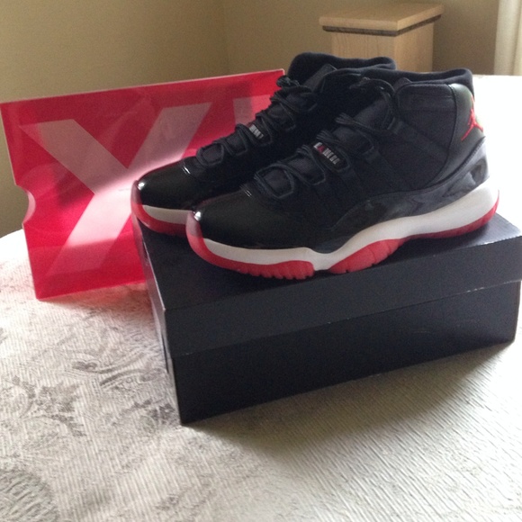 Air Jordan Retro 11's Black Varsity Red-White
