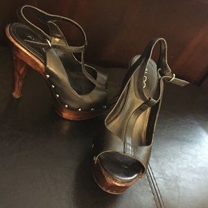 Wood heel Sandals