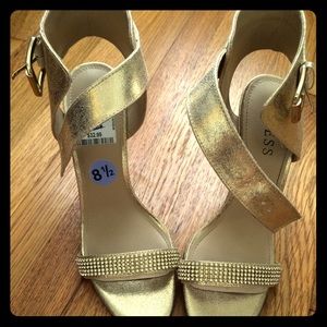 Size 8.5 Guess Heels (Gold)