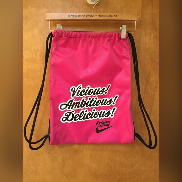 LAST CHANCE ‼️ NWOT Nike Drawstring Athletic Bag