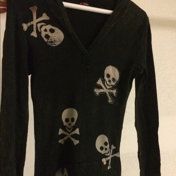 skull long sleeve