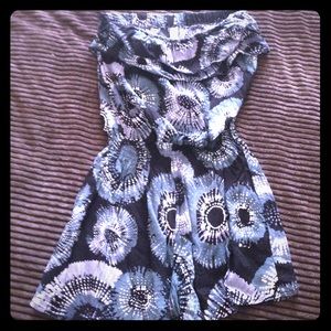 Very cute romper. size S
