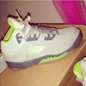 JORDAN 5 GREEN BEANS SZ2.5y IN BOYS