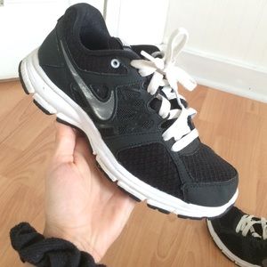 SOLD !!!!!! PRICE DROP - Nike Relentless 2