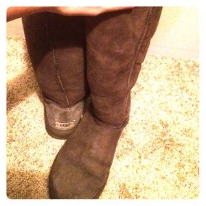Size 10 chocolate brown Uggs!