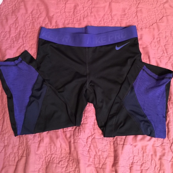 Nike Pants - Nike Capri💥SOLD💥