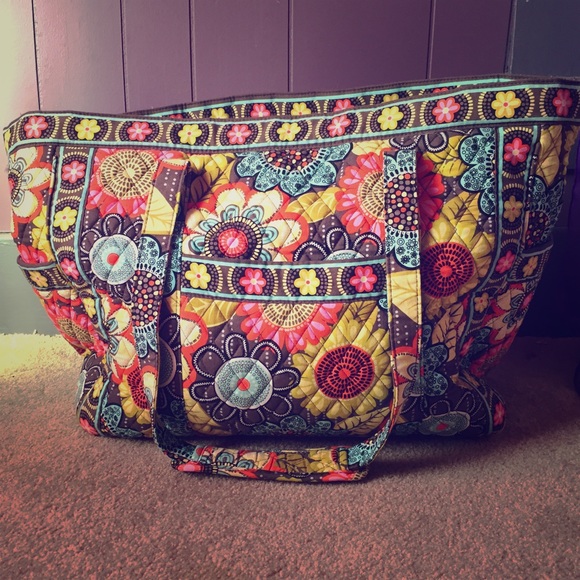 Vera Bradley get carried away tote "Flower Shower"