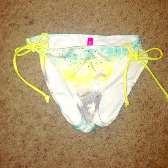 Xs Victoria secret bikini bottom!!