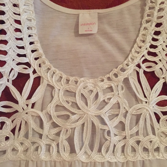 White Sleeveless dress with Lace Neckline - Picture 3 of 3