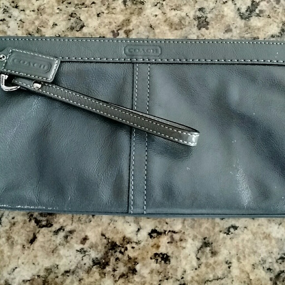 Real Gray Coach wristlet purse - Picture 4 of 4
