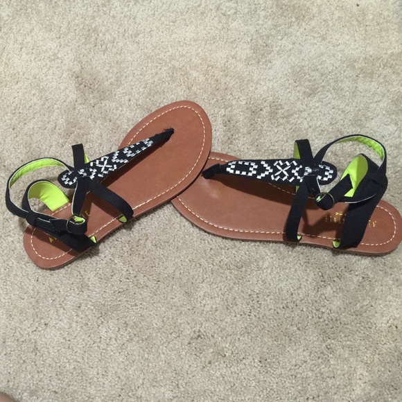 Sandals - Picture 3 of 4