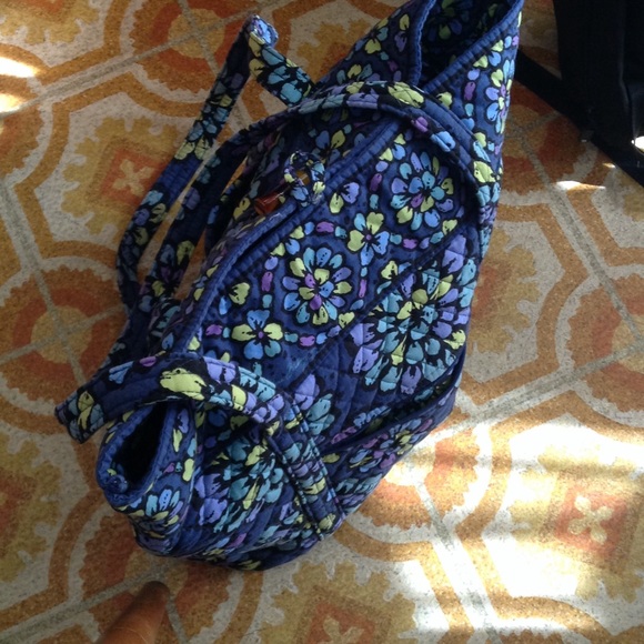 Vera Bradley Vera Tote in Retired Pattern - Picture 2 of 4