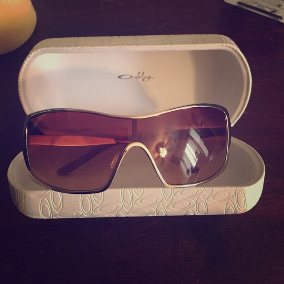 Women's Oakley sunglasses