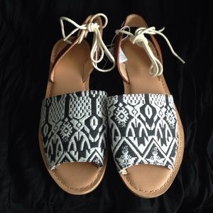 Old Navy Boho Sandals - Size 6