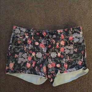 Floral shorts!!