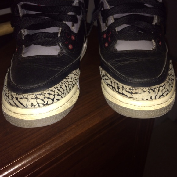 Jordan 3s - Picture 3 of 4
