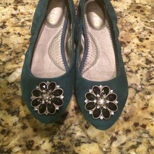 Teal flats with broach