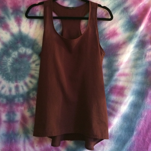 Cute maroon tank top!