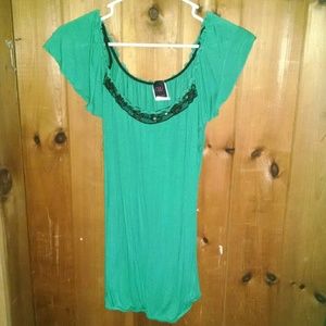 green beaded collar tee