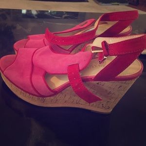 Pink/red wedge sandals