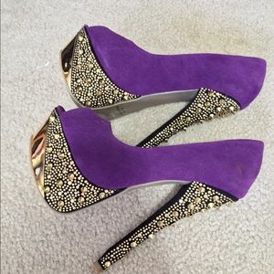 Purple pumps