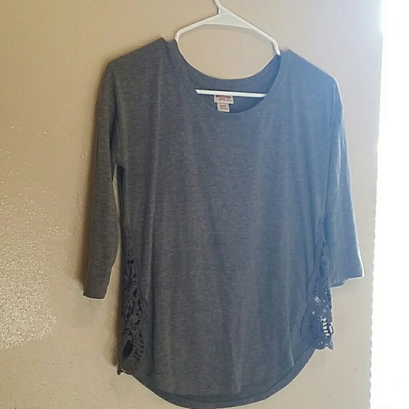 Grey shirt - Picture 1 of 2