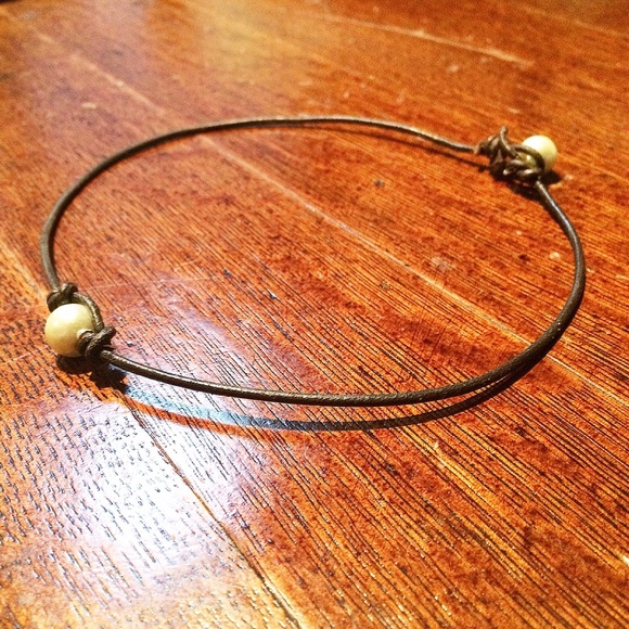 Pearl leather necklaces