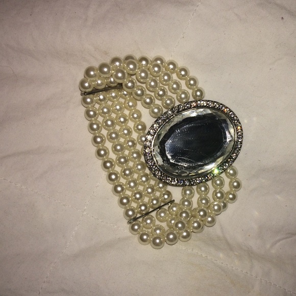 Pearl bracelet