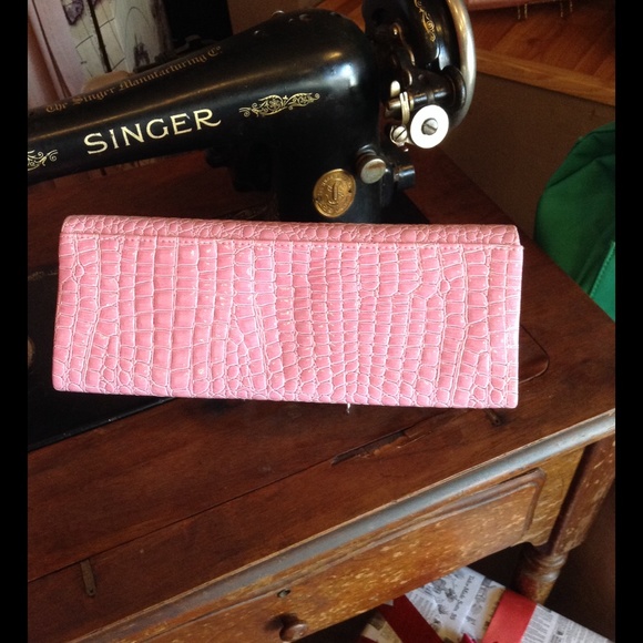 Pink Clutch-Faux Croc-/LAST ONE - Picture 2 of 5