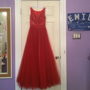 Sherri Hill red prom dress