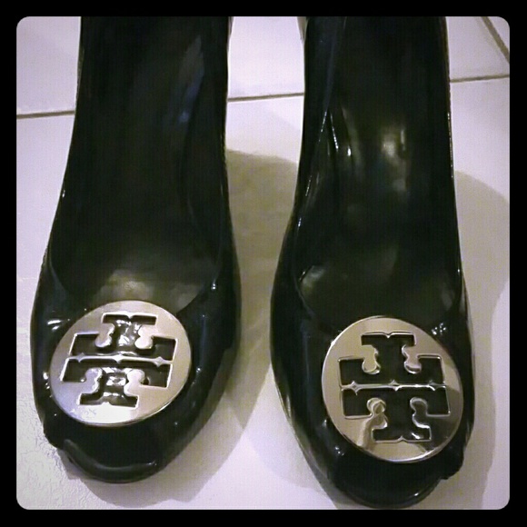 Tory burch black wedges