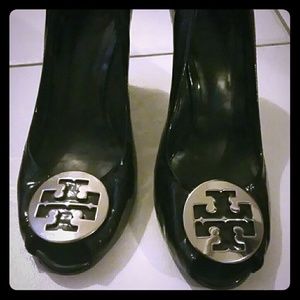 Tory burch black wedges