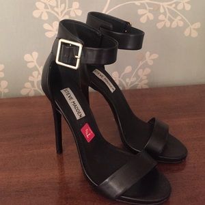 BRAND NEW, NEVER WORN. Steve Madden- size 7.5