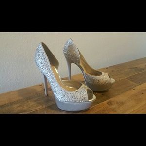 ALDO CRYSTAL PUMPS (USED)