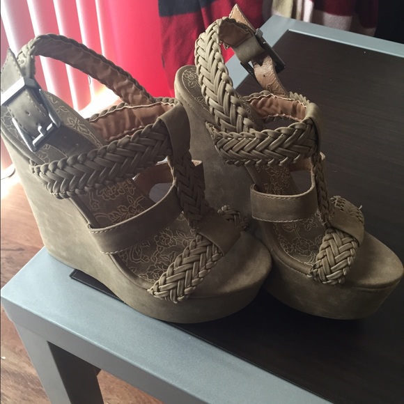 Wedges - nudish, tan color