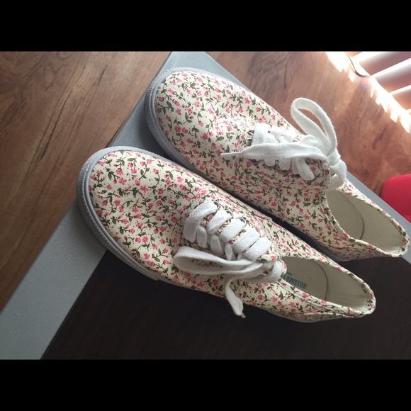 Floral print sneakers