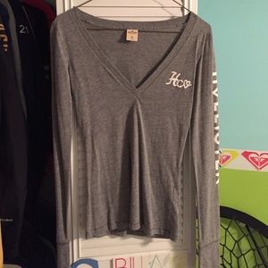 BLUE (S) OR GREY (XS) Hollister V neck