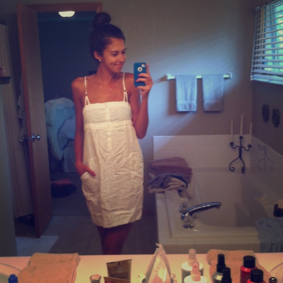 Guess Dresses & Skirts - Super cute white sundress