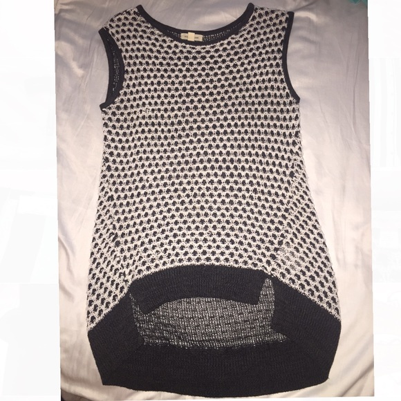 Silence + Noise gray/white top. size M