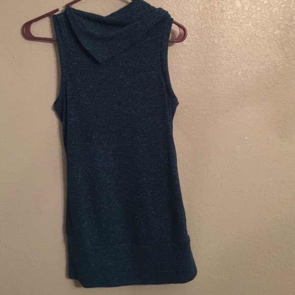 Top - Picture 2 of 3