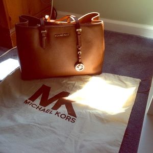 Authentic Michael Kors Jetset tote.